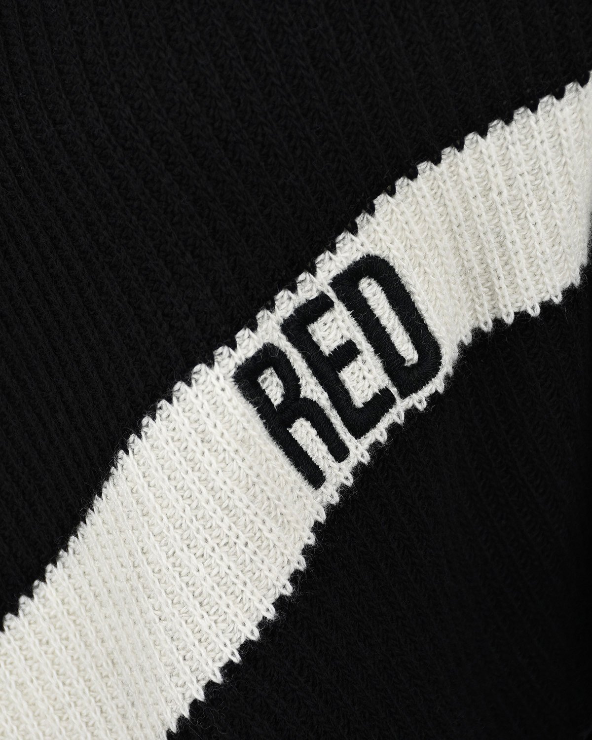 Черный джемпер с белым шевроном Red Valentino, размер 38 - фото 6