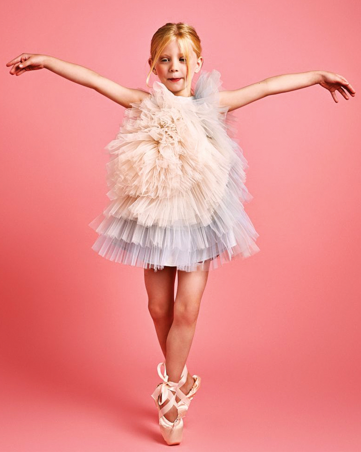 Короткое платье со сплошными оборками Nikolia детское, размер 104, цвет мультиколор - фото 2