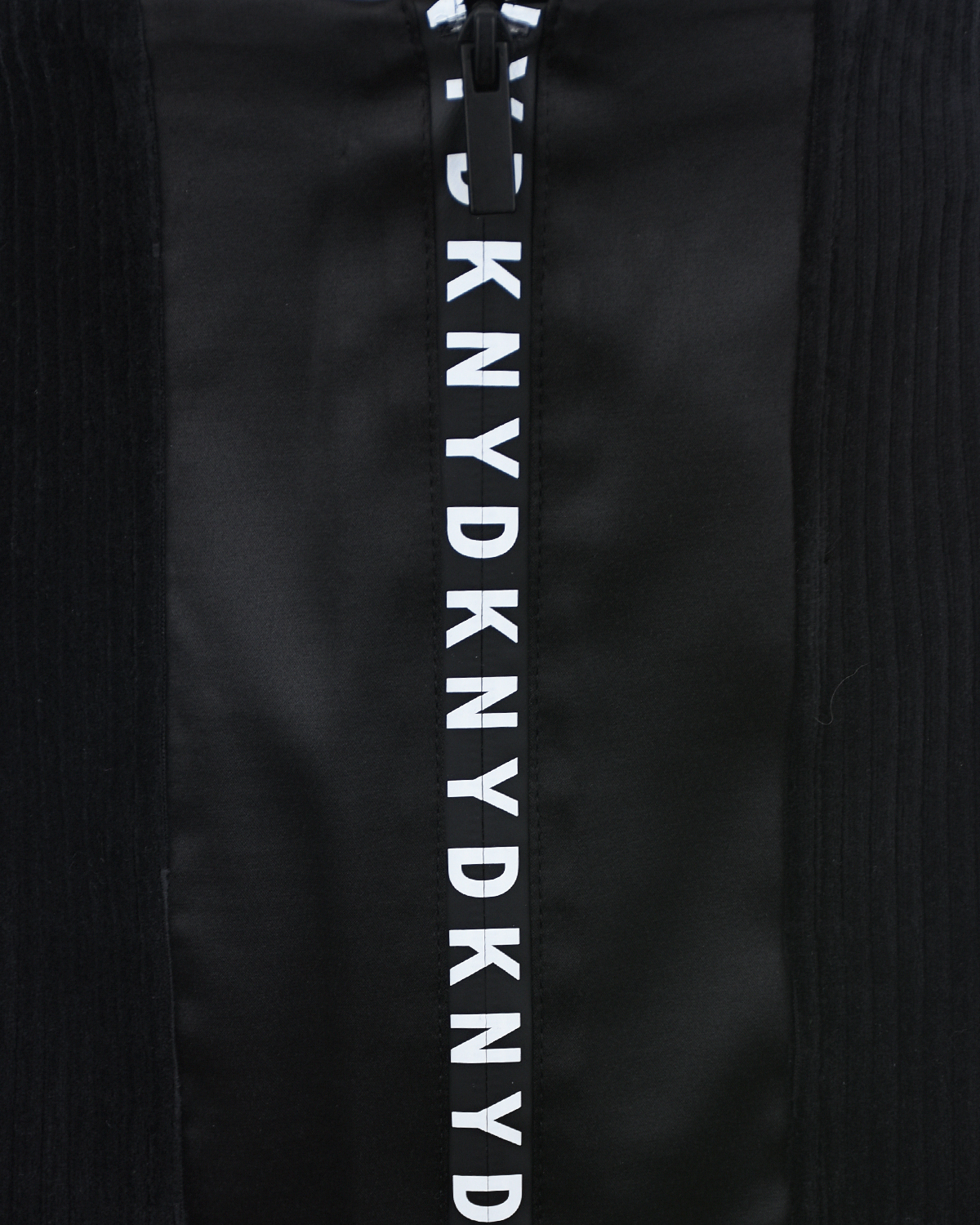 Черная вельветовая юбка DKNY детская, размер 140, цвет черный - фото 3