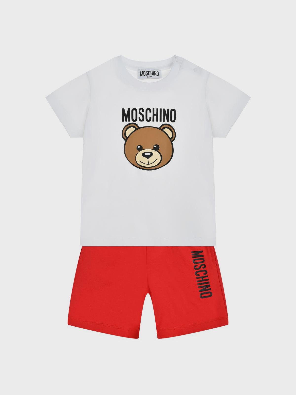 Комплект: красные шорты и белая футболка Moschino